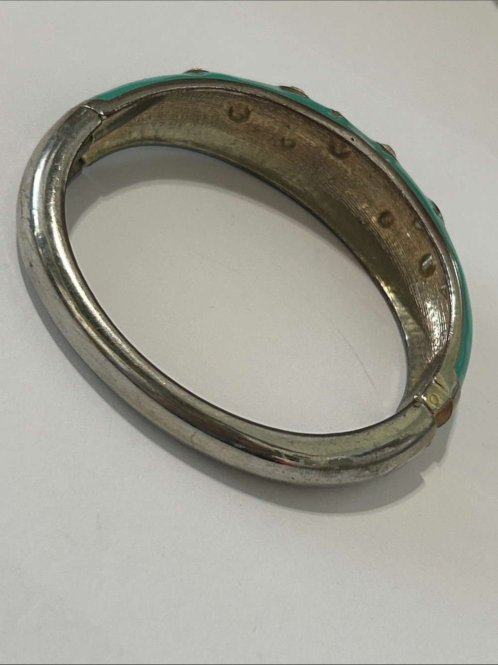 Spring clasp bracelet - Picture 2 of 2